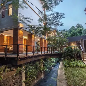3* Guest house Merak Village By Prasi